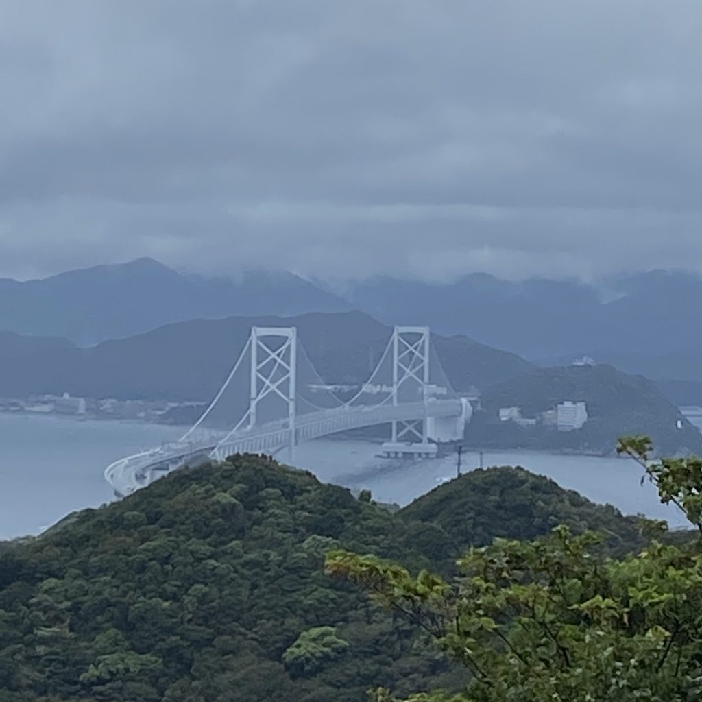 高台から見た大鳴門橋