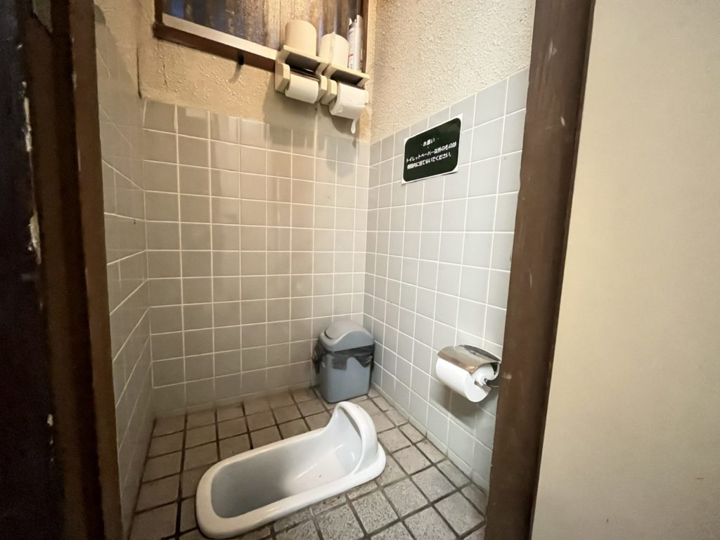 六ツ矢崎浜オートキャンプ場　トイレ